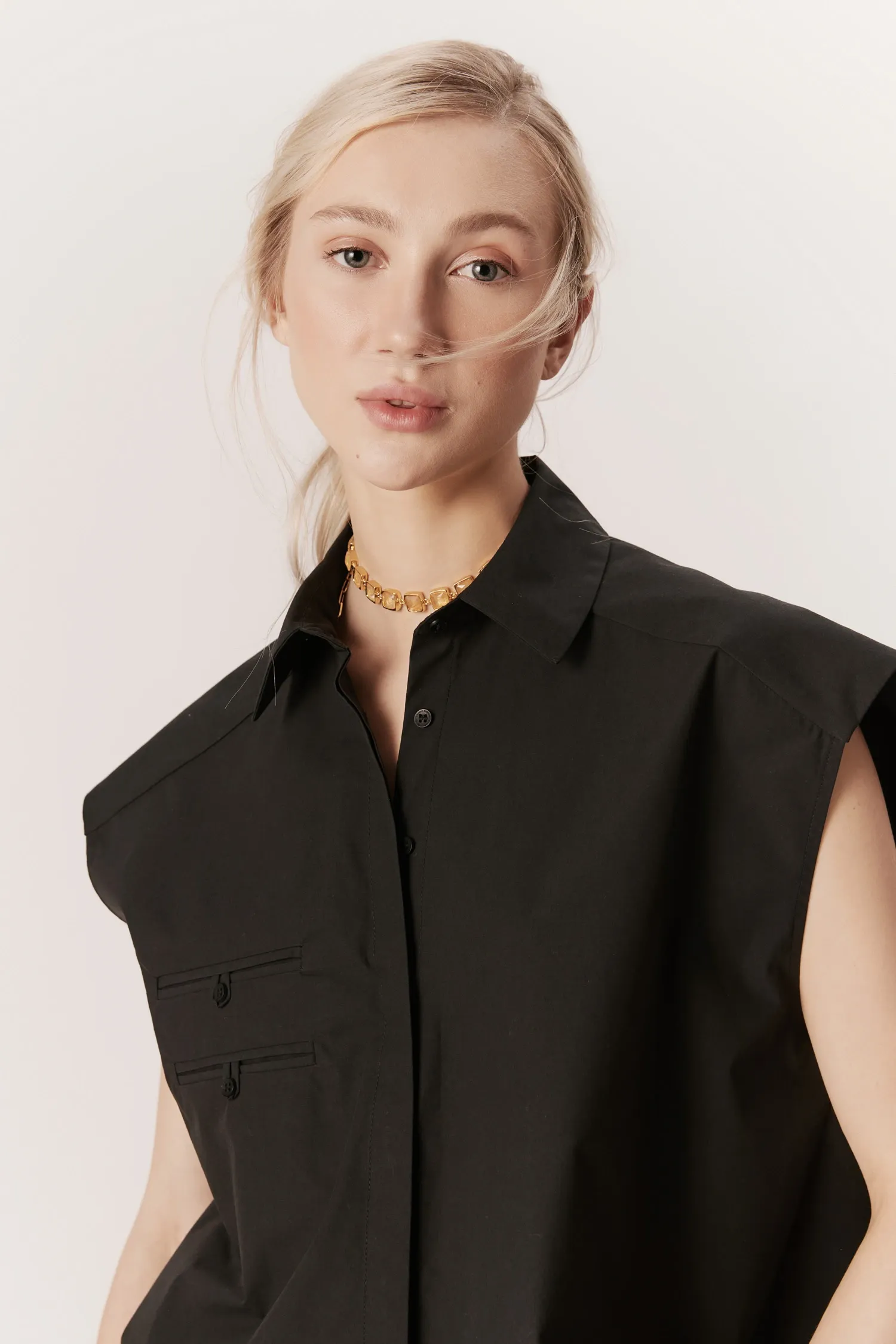 007268_CAMISA_BOX_SEM_MANGA OVERSIZED_PRETO_ANDREAMARQUES -5-